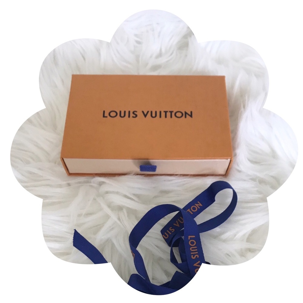 💯 Authentic Louis Vuitton Box with Ribbon
